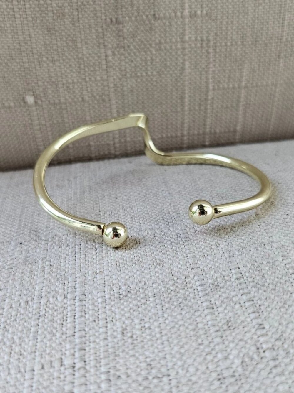 Fashion Bracelet Gold Tone Fashion Wrist Jewelry Wristband Size 5.5 inches - Picture 4 of 10